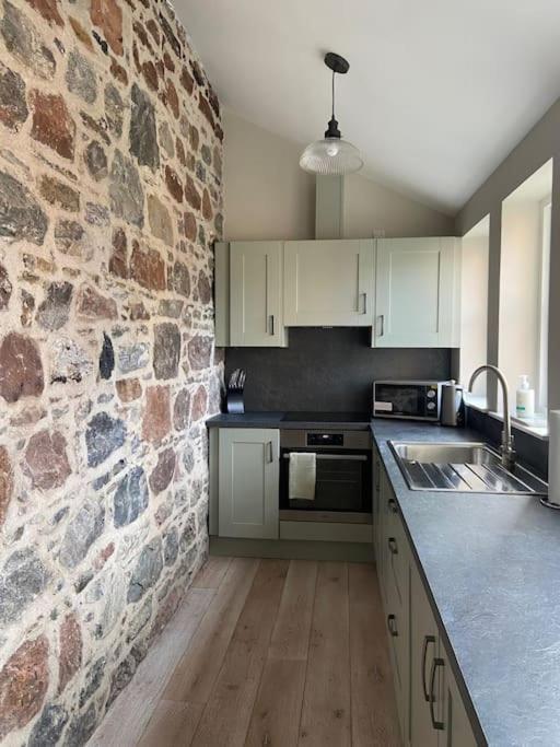 Signalman'S Cottage In Clachnaharry South Kessock Exteriér fotografie